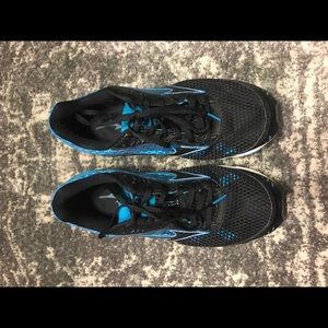 Women's 8.5 Mizuno Sneaker